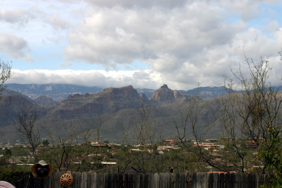 Mountains in Tucson (from afar) (50mm, f/16, 1/50 sec) <!--CRW_2154.CRW-->